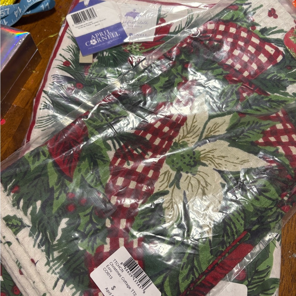 April Cornell Christmas Cottage Breakfast Tablecloth & Napkins